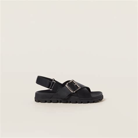 miu miu herrenschuhe leder schwarz|Miu Miu Sandalen aus Leder .